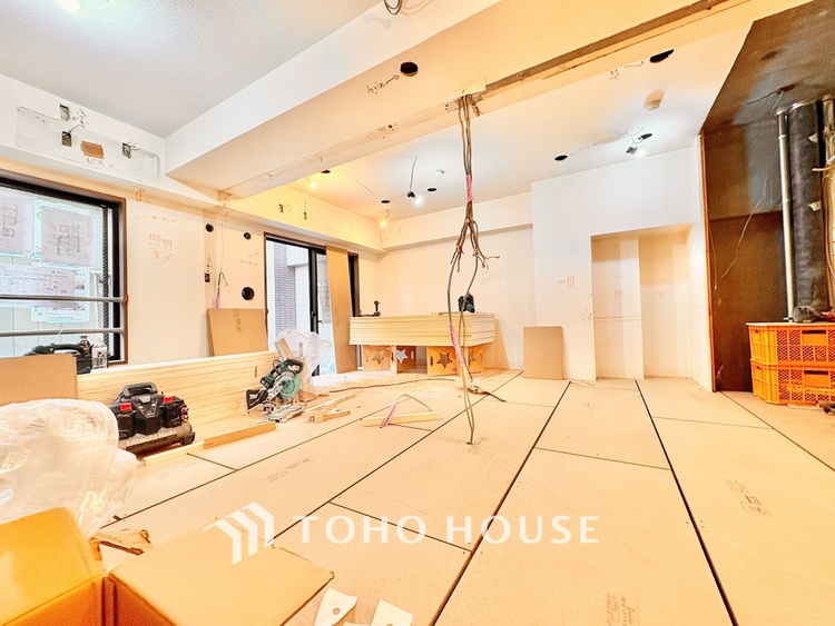 外観 ◆リビングルーム◆そこには目を輝かせ笑顔で見つめてくれる君がいて、「おかえり」の言葉がこだまする。何気ない日々の挨拶は僕にとっては幸せで、同時に君の瞳にも恋している。