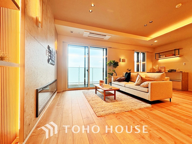 内装 ここはみんなが集い、食事と楽しい会話が始まる場所。話に夢中になりすぎて、ついつい時を忘れ、夜半過ぎになってしまう。そんな束の間の幸せを感じさせてくれます。