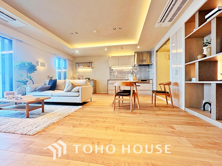 内装 使いやすく、明るい洋室に仕上がります。子供部屋や趣味のお部屋にご利用できます。ご自身で家具などを配置し、素敵な空間を創り上げられます。