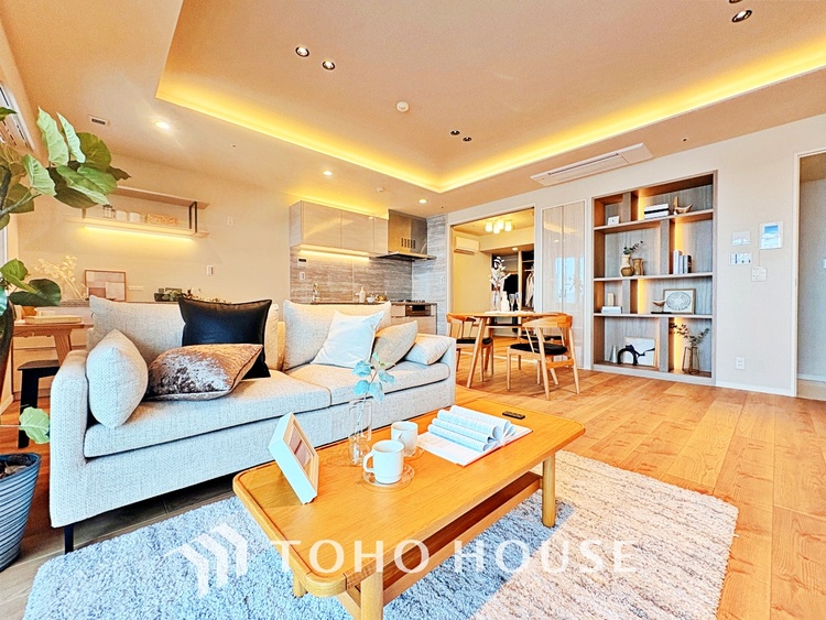 内装 使いやすく、明るい洋室に仕上がります。子供部屋や趣味のお部屋にご利用できます。ご自身で家具などを配置し、素敵な空間を創り上げられます。