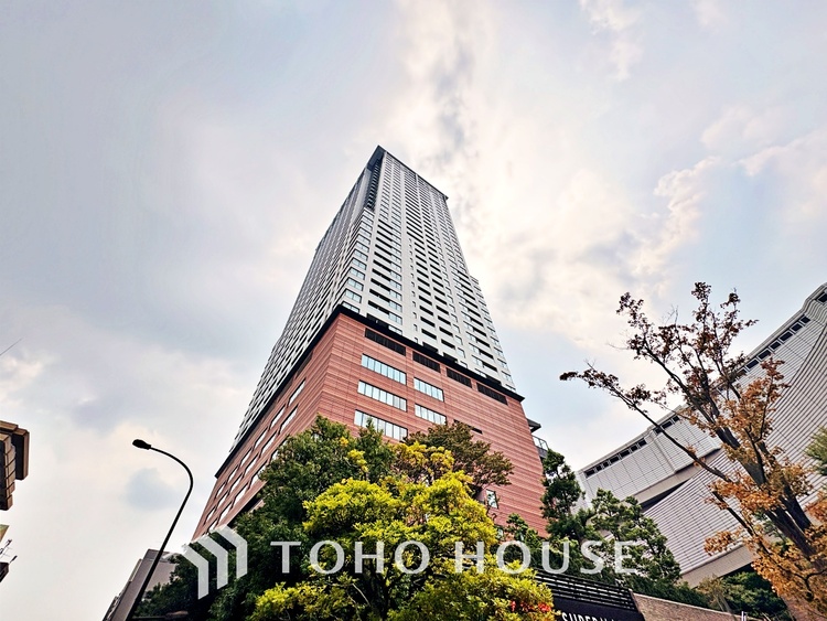 外観 漂う上質な空気感、マンションに入れば「おかえりなさい」と笑顔で迎えてくれるエントランス。最良の心配りを感じるマンションでした。