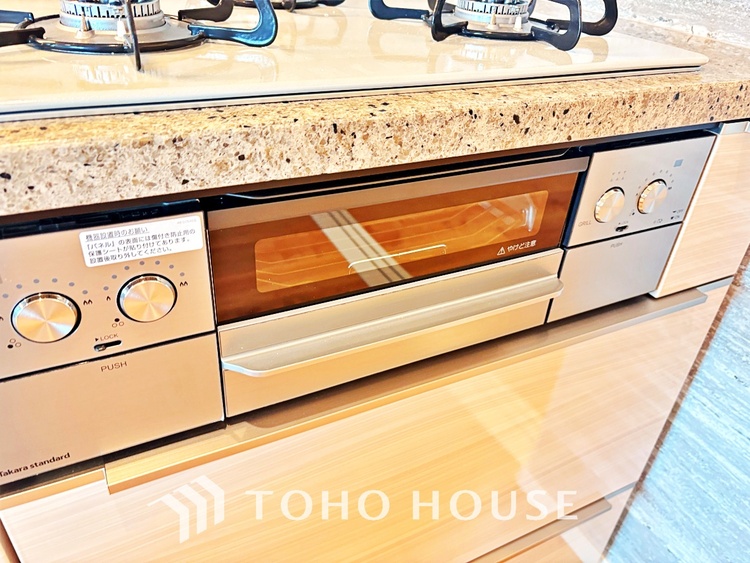 キッチン 広々としたキッチンのシンクは、料理の準備と片付けを楽にし、使いやすさを最大限に引き立てます。