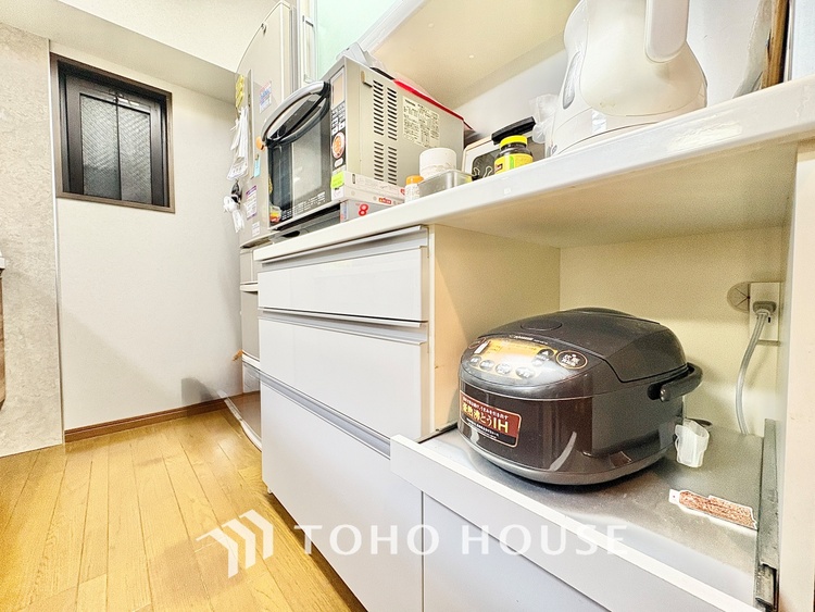 キッチン 【cooking papa is here】料理が苦手な人でも、チャレンジしてみたくなるワイドスパンのキッチン。家族の食卓がここから始まる。