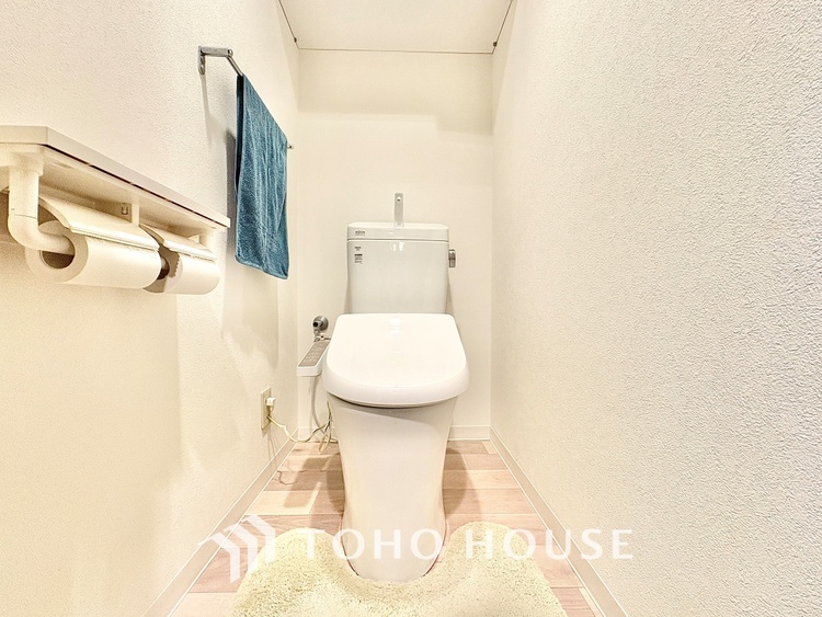 トイレ 【some philosophy was born from here】思索もできる空間。トイレのそんな側面も評価されていい時代かなと。