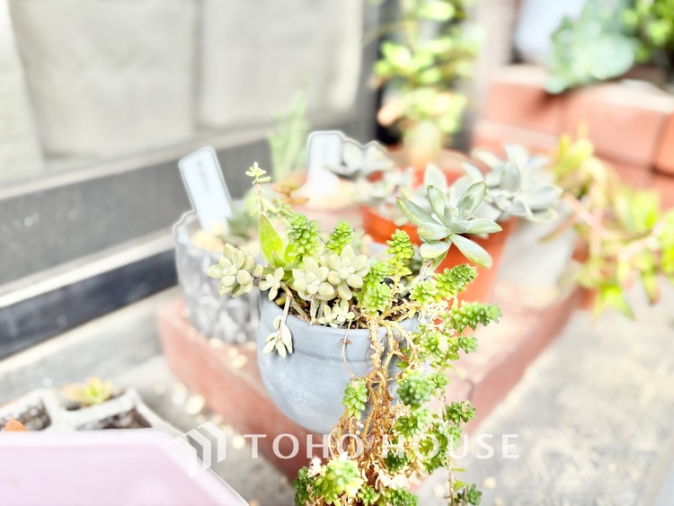 バルコニー 【the view of the sunlight】日差しと景色を取り入れつつ、プライベートな空間を演出するバルコニー