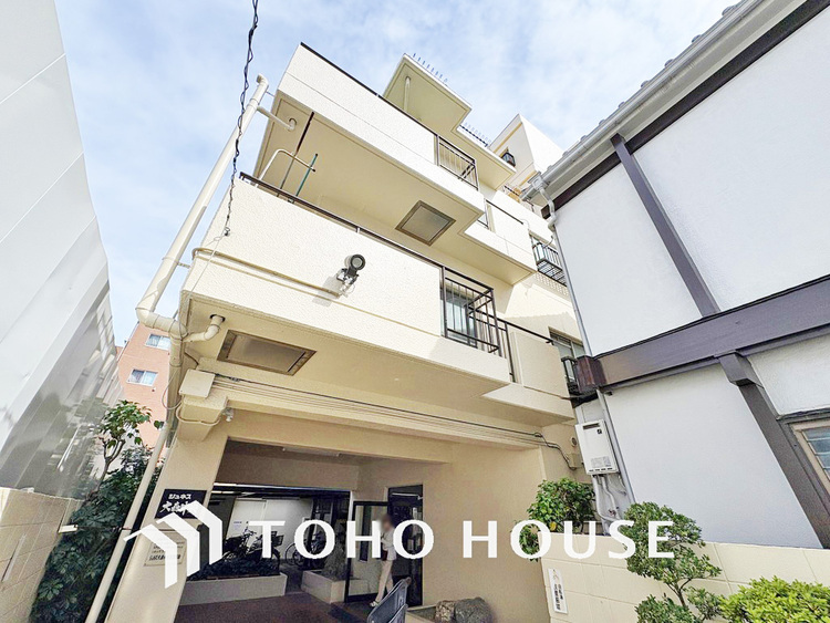 外観 〜広々としたバルコニー付きリノベーションマンション〜4階角部屋につき通風良好〜