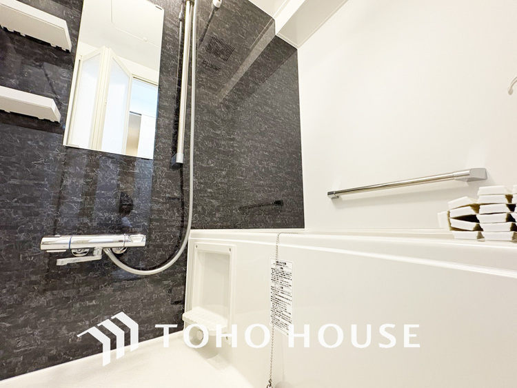 風呂 一日の疲れを癒すバスルームは、心地よいリラックスを叶える清潔感溢れる空間