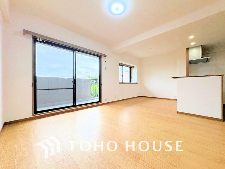 内装 家族みんなが爽やかに過ごせるように、光をたっぷり取り込んだLDK