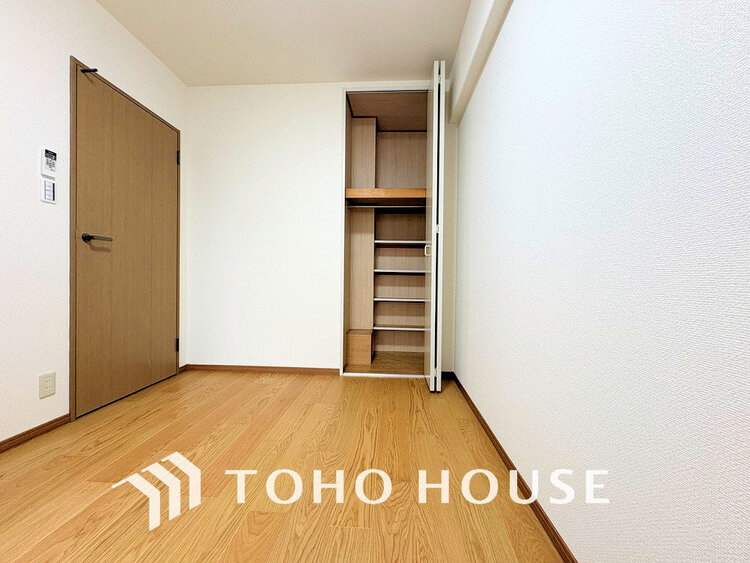 内装 シンプルですっきりとした室内は飽きのこない居心地の良い雰囲気