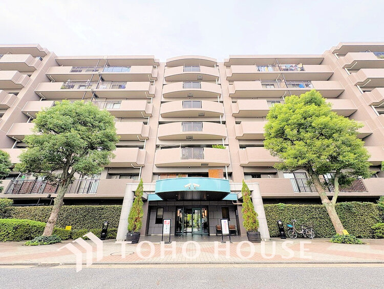 外観 〜「鶴見市場」駅徒歩5分〜たいせつなペットと暮らせます〜南東向きのため陽当たり良好〜