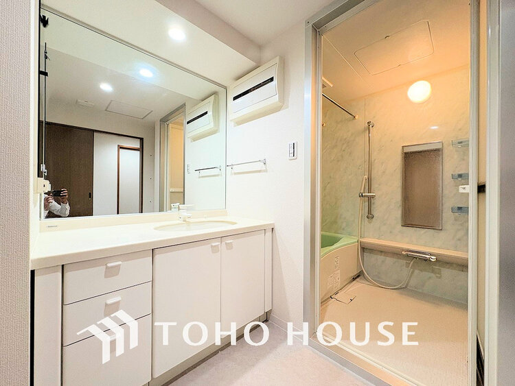 洗面 清潔感のある洗面室で朝の身支度を