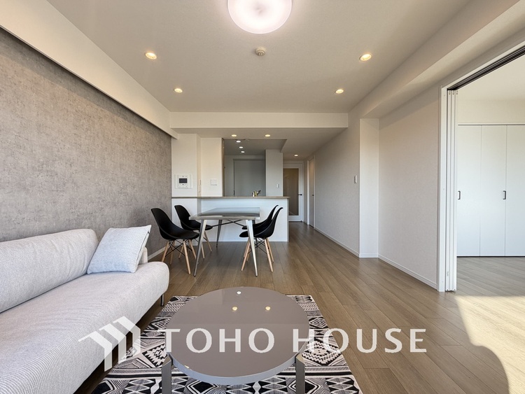 内装 広がりのある住空間、家族が集まるリビング・ダイニング