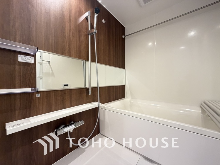 風呂 一日の疲れを癒すバスルームは、心地よいリラックスを叶える清潔感溢れる空間