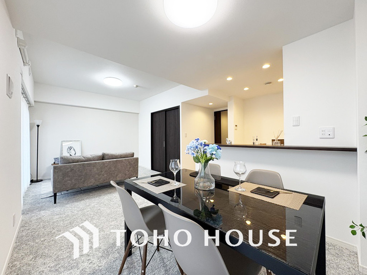 内装 広がりのある住空間、家族が集まるリビング・ダイニング