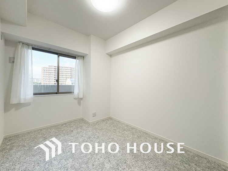 内装 採光もある洋室は、くつろぎのひと時を過ごすのにぴったり