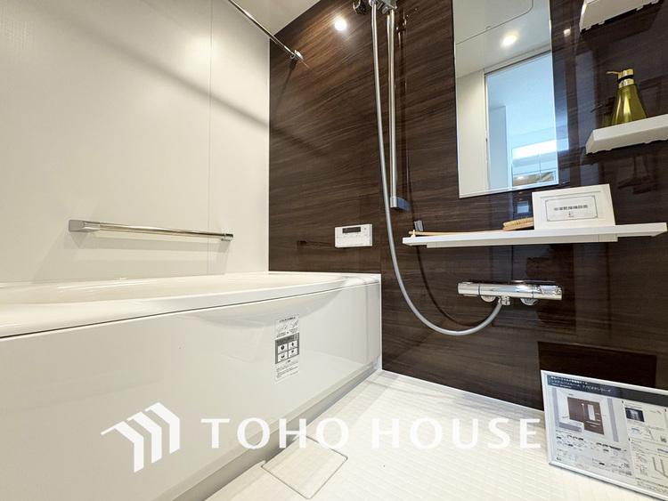 風呂 一日の疲れを癒すバスルームは、心地よいリラックスを叶える清潔感溢れる空間