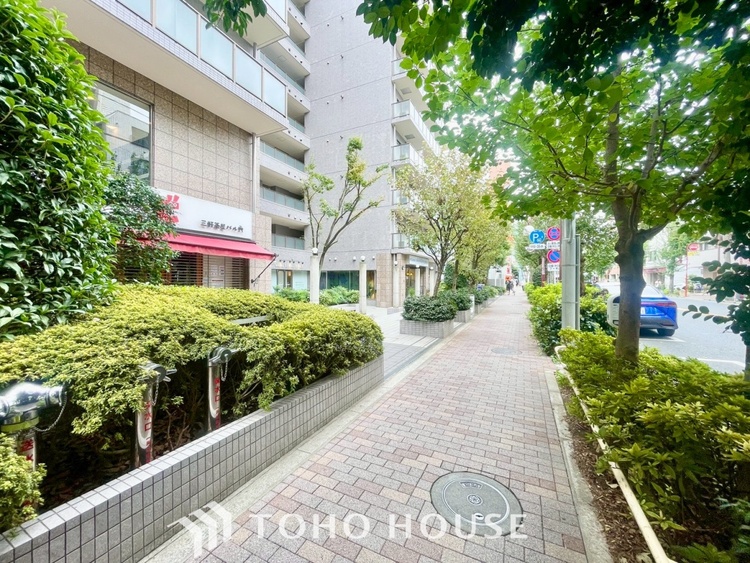 その他 【ENTRANCE】◆そびえ立つ◆我が家のシンボル。遠くの空が赤く染まる夕べが待ち遠しい。