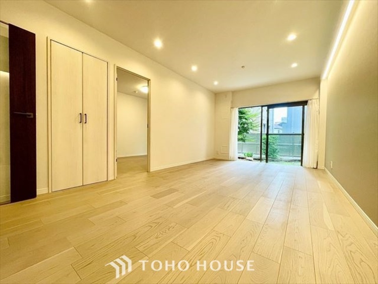 内装 【LIVING】◆眩い◆光が燦々と入り、家族の笑顔を照らす。「いつまでも続いて」と願う夢のような毎日がここにある。