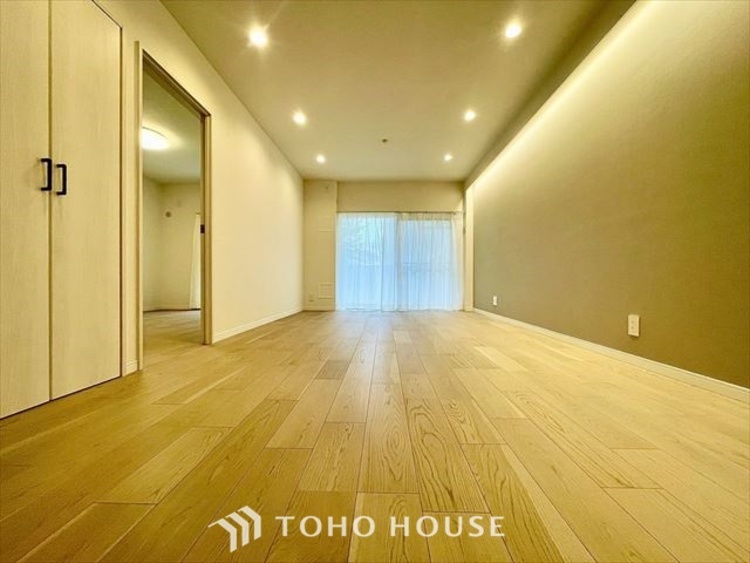 内装 【LIVING】◆陽光◆が差し込む。この開放的なLDKに家族の笑顔が集う。家族が一緒に過ごす空間は明るく、そして居心地よく。