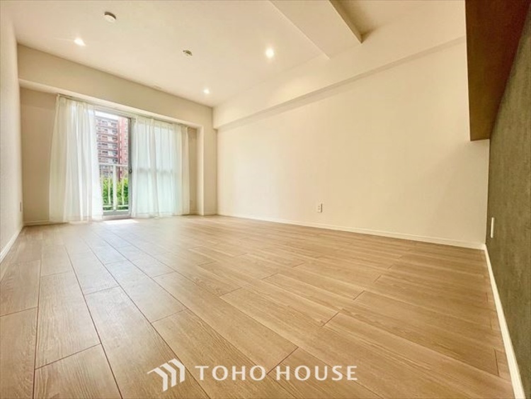 内装 【LIVING】◆扉を◆開くとこの景色。家族の”おかえり”の声が聞こえてきそう。