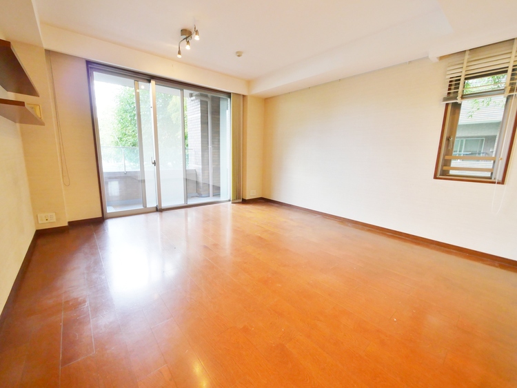 内装 ◆隠された美しさ◆流麗な音楽が流れているような繊細でいながら整然かつ堅牢なこの空間。この空間は確かに美しい。しかし、そこには美しさ以上のものが隠されている。