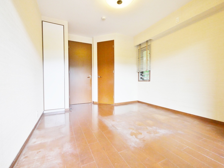 内装 ◆色彩◆この空間に放たれた光は華美なまでに演出されたデザイン。流れる時をより芳醇なコーヒーの様な色彩奏でるアダージョ。そして情景豊かな作品のような暮らしがイメージできる。