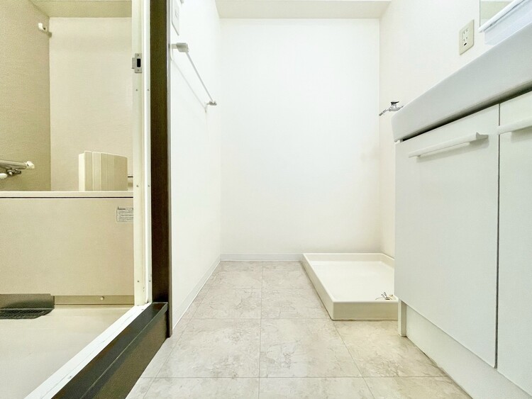 その他 十分な広さの脱衣所。