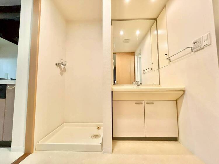 その他 十分な広さの脱衣所。