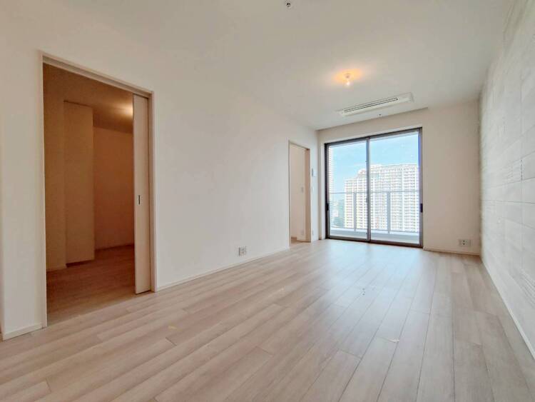 居間 伸びやかな空間のなかで、ゆったりとしたひとときを過ごせます。