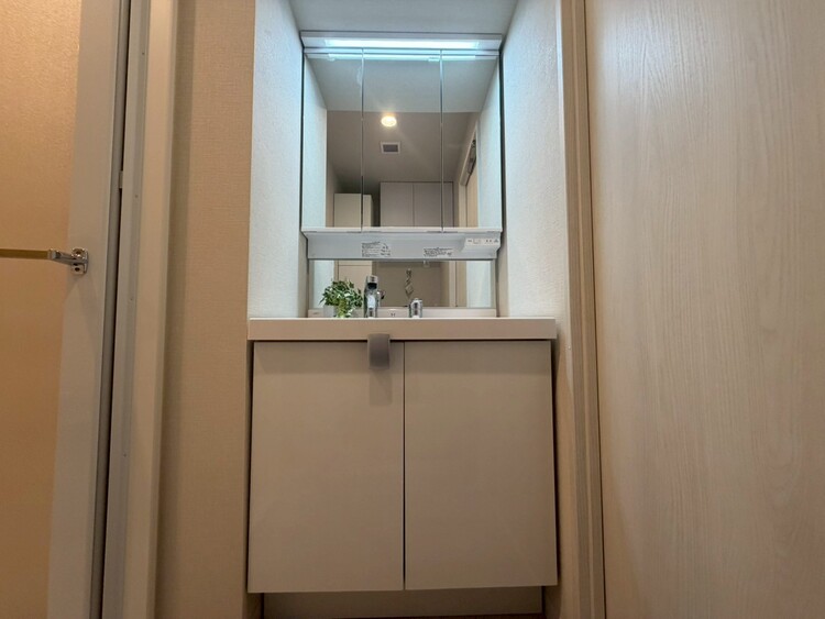 その他 清潔感を感じられる洗面化粧台。