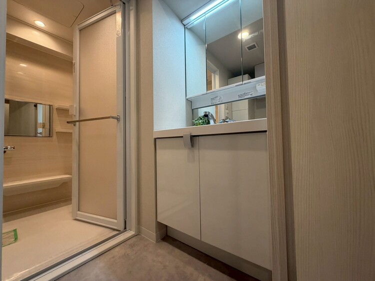 その他 十分な広さの脱衣所。