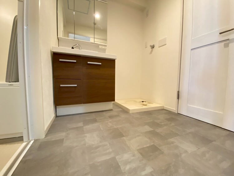 その他 十分な広さの脱衣所。