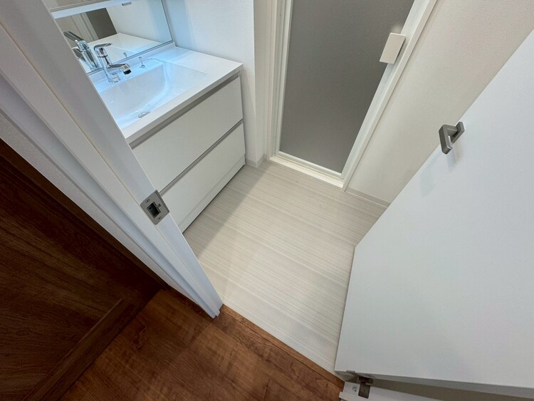 その他 十分な広さの脱衣所。