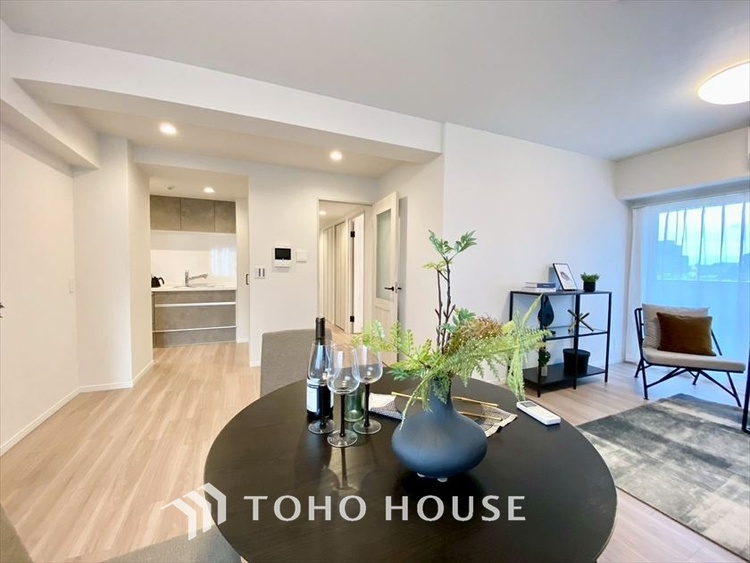 内装 【LIVING】◆眩い◆光が燦々と入り、家族の笑顔を照らす。「いつまでも続いて」と願う夢のような毎日がここにある。