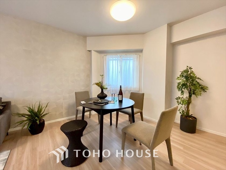 内装 【LIVING】◆陽光◆が差し込む。この開放的なLDKに家族の笑顔が集う。家族が一緒に過ごす空間は明るく、そして居心地よく。