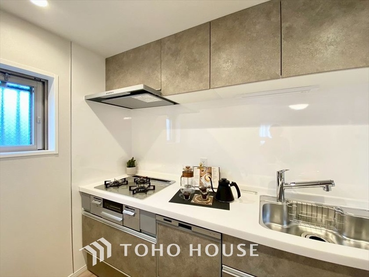 キッチン 【KITCHEN】◆ワクワク◆開放的で機能性も高いシステムキッチン。お子様は毎日のご飯にワクワク！