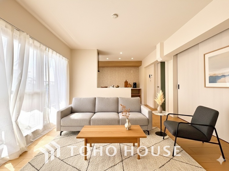 内装 【LIVING】◆煌びやか◆愛おしい家族との団欒の時間をより一層幸せなものに感じさせる煌びやかなLDK。輝かしい毎日が待っています。※この画像の家具の配置には、CGによる加工を施しております。