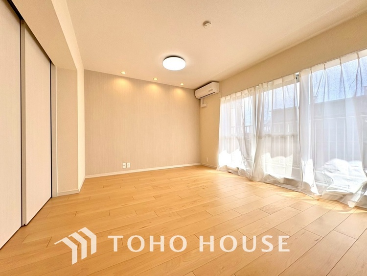 内装 【LIVING】◆陽光◆が差し込む。この開放的なLDKに家族の笑顔が集う。家族が一緒に過ごす空間は明るく、そして居心地よく。