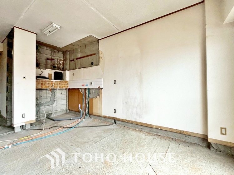 内装 現在改装中◆快適◆な暮らしに不可欠な収納スペース。快適さとともに思い出も詰まっていく。