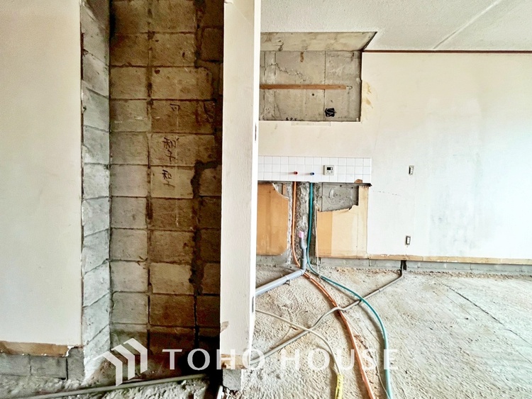 内装 現在改装中◆simple is best◆無駄のない綺麗なつくりのリビングルームであなただけの暮らしを。