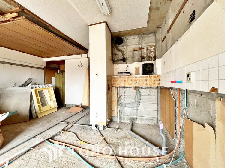 洗面 現在改装中◆快適◆煌びやかな暮らしの中にも忘れたくない快適さ。大きな収納が助けてくれます。