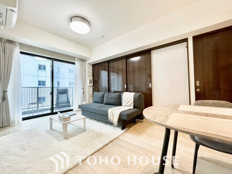 内装 【LIVING】◆眩い◆光が燦々と入り、家族の笑顔を照らす。「いつまでも続いて」と願う夢のような毎日がここにある。※家具付き