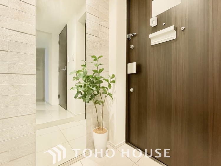 玄関 【ENTRANCE】◆家の顔◆玄関は家の顔。収納上手は玄関を制する。※この画像の家具の配置には、CGによる加工を施しております。