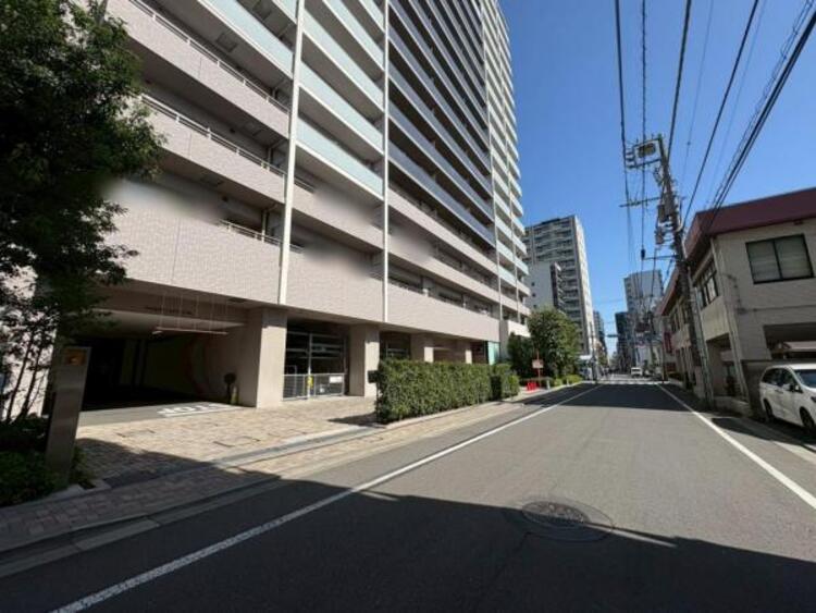 外観 コンビニ・スーパー徒歩6分圏内、生活利便性に長けた住環境