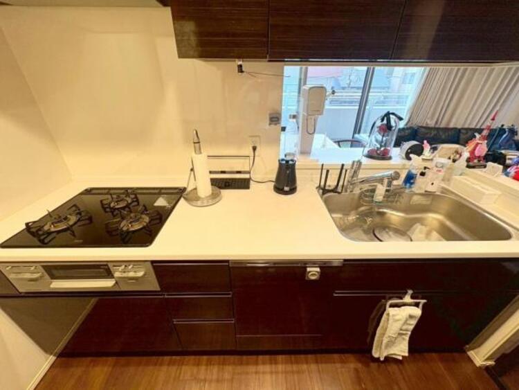 キッチン お料理をしながらでも会話が弾む対面式キッチン