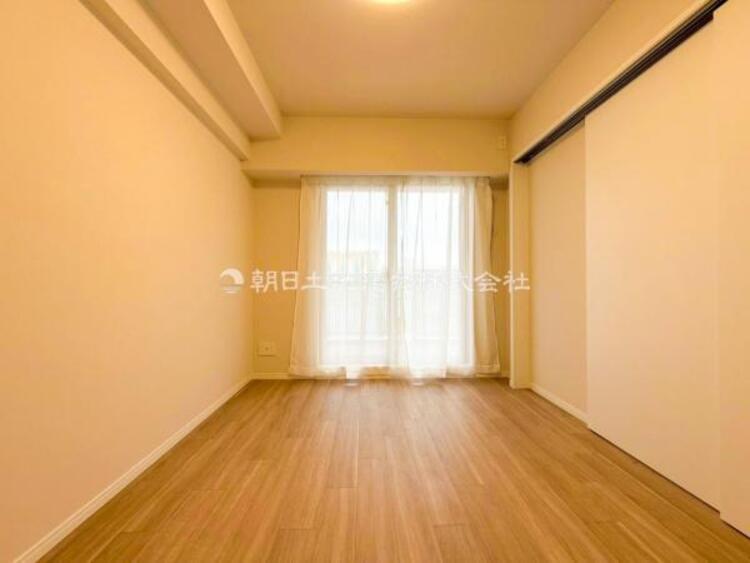 内装 居室はひとり時間を過ごせる安らげるお部屋として活用できます！収納スペースあり！荷物が多くても十分！ベッドや勉強机、テレビなどを置きたい場合におすすめ！！過ごす時間が長くてもゆったり過ごせそうですね！