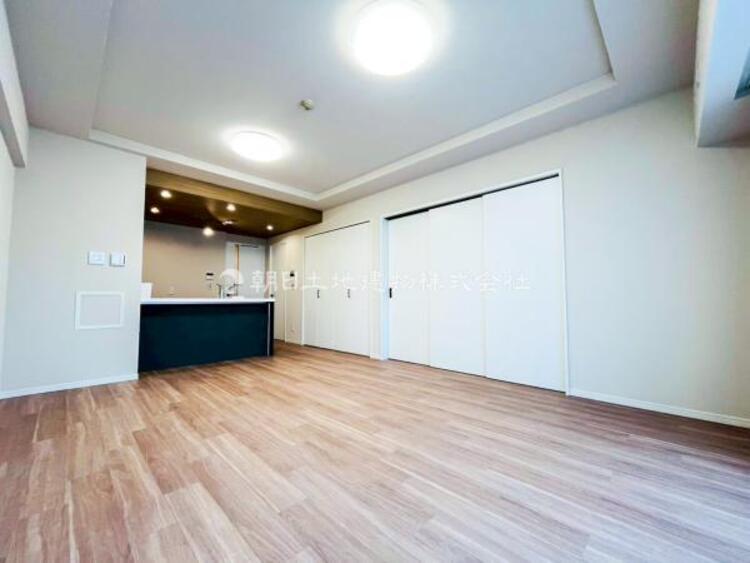 居間 皆で過ごす空間が、目に浮かんでくる様な優しいリビングダイニングです！くつろいだり楽しい時間を是非！