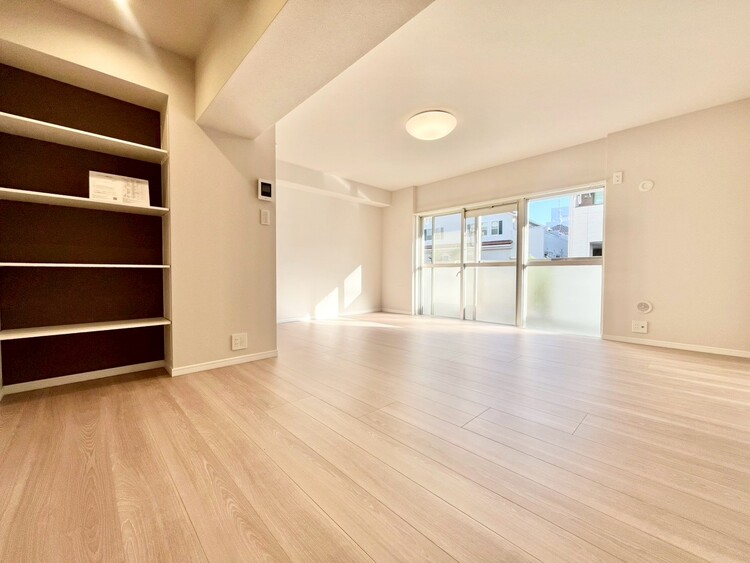 居間 居心地の良い空気感は、暮らしのステージを彩り、心からのやすらぎと満足感を与えてくれます。