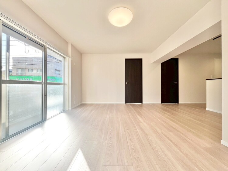 居間 飾り過ぎないシンプルな内装と偏り過ぎないデザインで統一しました。