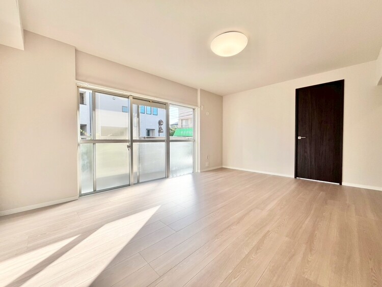 居間 快適に過ごす毎日を求めて、暮らしの中でご自身の「マイホーム」に創り上げてください。